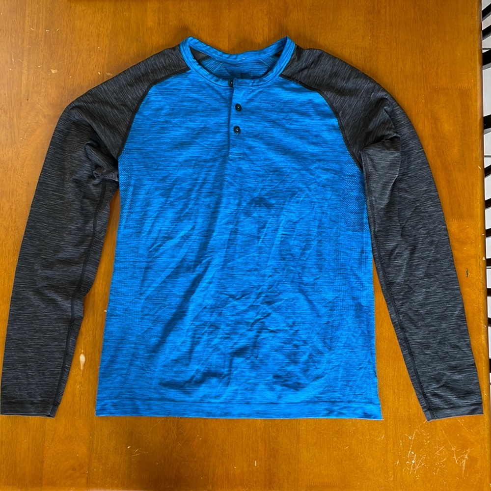 Lululemon blue and black long sleeved shirt